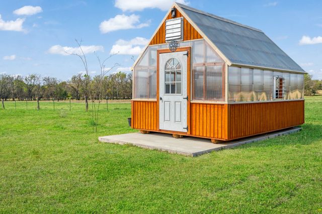 898 Farm Road 1700, Clarksville, TX 75426