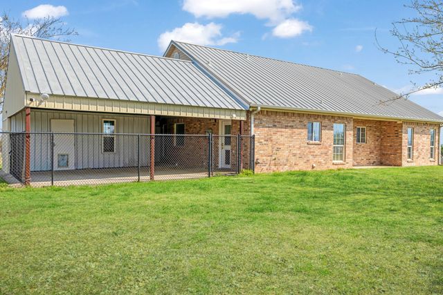 898 Farm Road 1700, Clarksville, TX 75426