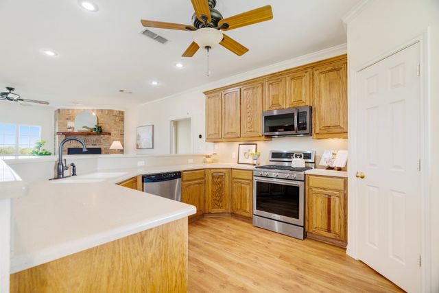 898 Farm Road 1700, Clarksville, TX 75426