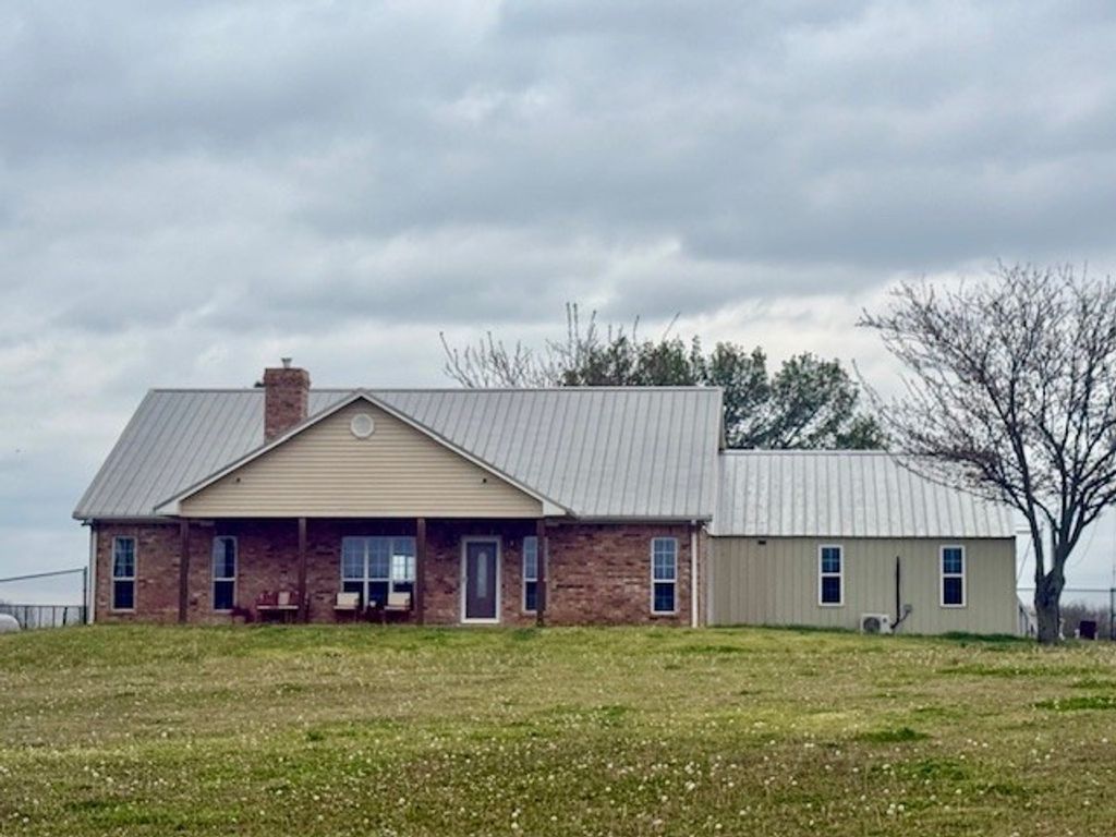 898 Farm Road 1700, Clarksville, TX 75426