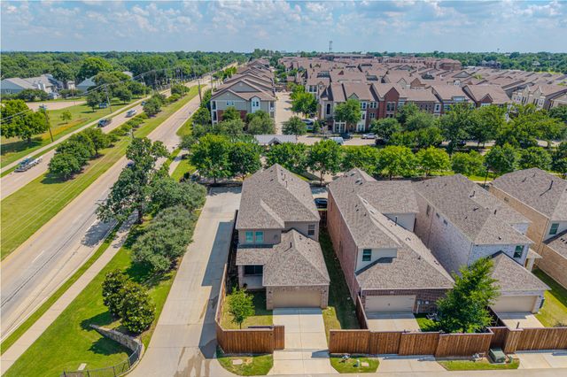 2208 N Royal Crecent Drive N, Flower Mound, TX 75028