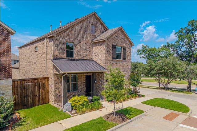 2208 N Royal Crecent Drive N, Flower Mound, TX 75028