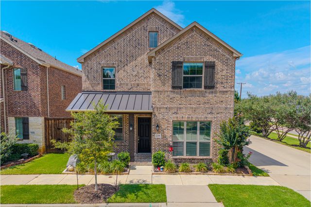 2208 N Royal Crecent Drive N, Flower Mound, TX 75028