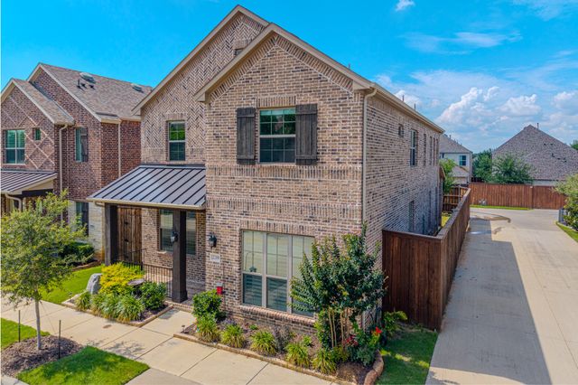 2208 N Royal Crecent Drive N, Flower Mound, TX 75028