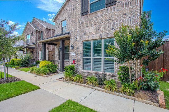 2208 N Royal Crecent Drive N, Flower Mound, TX 75028