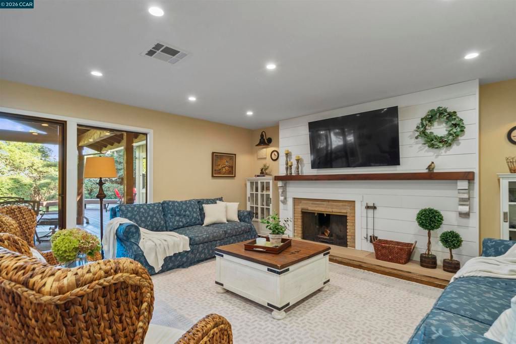 Image 22 of property listing at 1224 Davis Ave, Concord, CA 94518