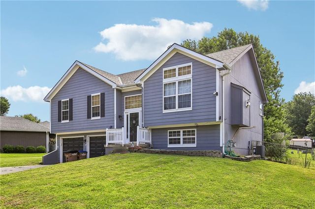 203 Broadmoor Drive, Raymore, MO 64083