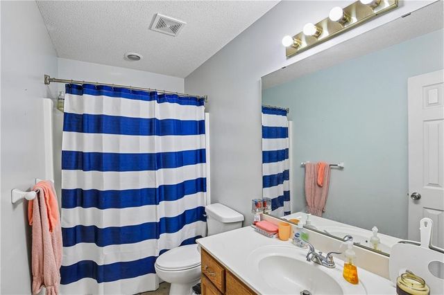 203 Broadmoor Drive, Raymore, MO 64083