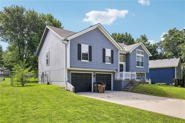203 Broadmoor Drive, Raymore, MO 64083