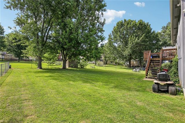 203 Broadmoor Drive, Raymore, MO 64083