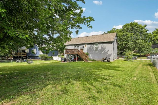 203 Broadmoor Drive, Raymore, MO 64083