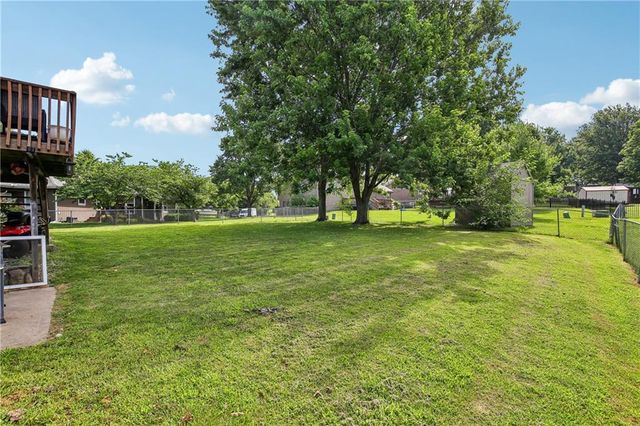 203 Broadmoor Drive, Raymore, MO 64083