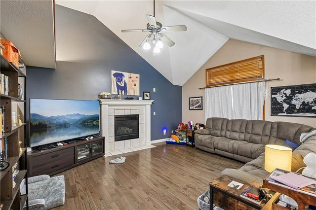 203 Broadmoor Drive, Raymore, MO 64083
