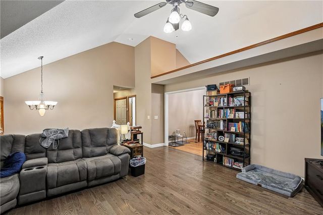 203 Broadmoor Drive, Raymore, MO 64083
