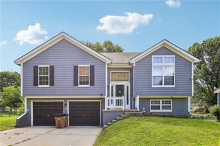 203 Broadmoor Drive, Raymore, MO 64083