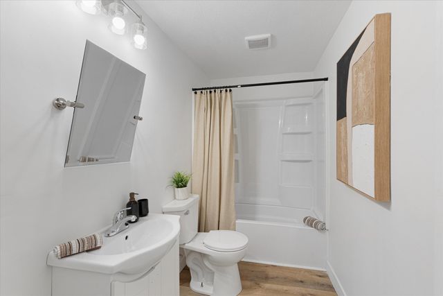 104 E FLORENCE Street, Crescent, IA 51526