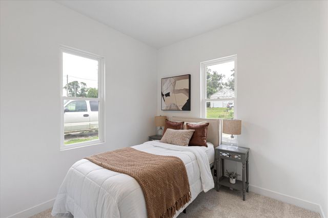 104 E FLORENCE Street, Crescent, IA 51526