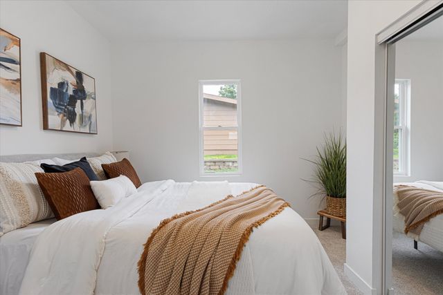 104 E FLORENCE Street, Crescent, IA 51526