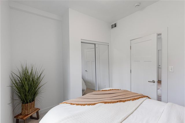 104 E FLORENCE Street, Crescent, IA 51526