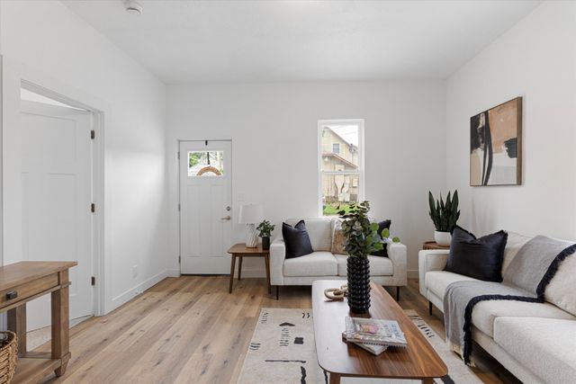 104 E FLORENCE Street, Crescent, IA 51526