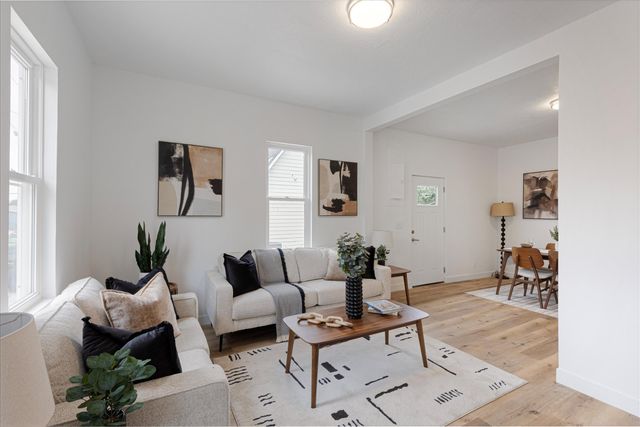 104 E FLORENCE Street, Crescent, IA 51526