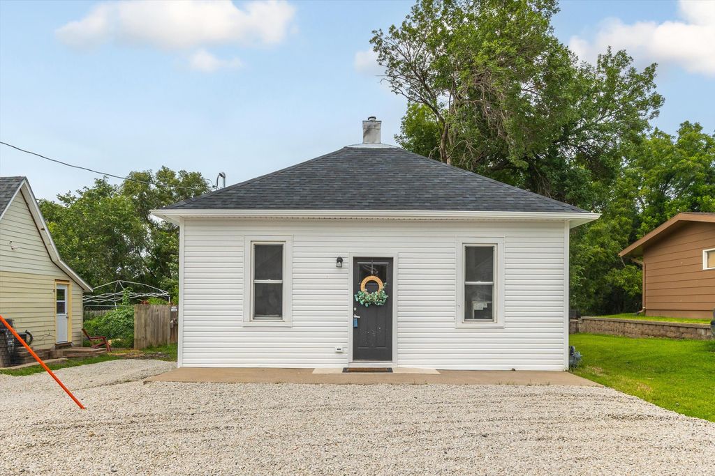104 E FLORENCE Street, Crescent, IA 51526