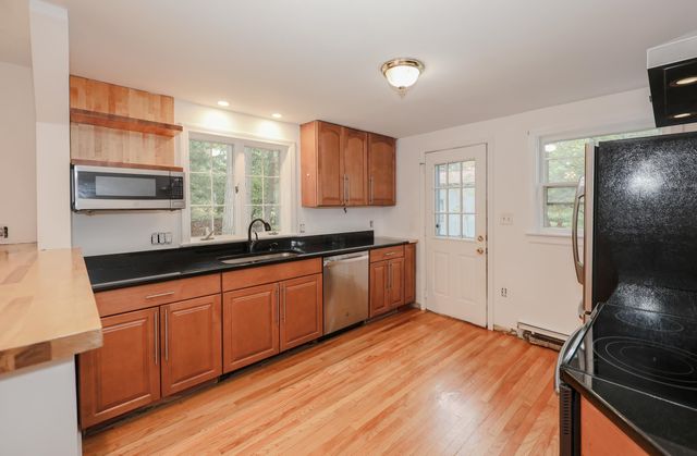 85 Taylor Street, Nashua, NH 03060