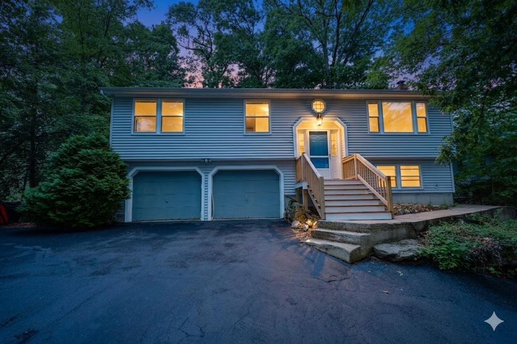 85 Taylor Street, Nashua, NH 03060