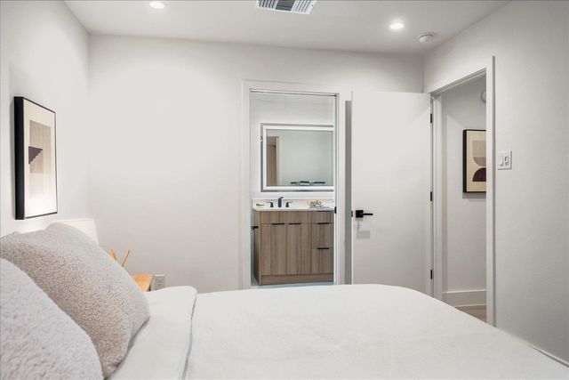 1905 Albury CV B, Austin, TX 78758