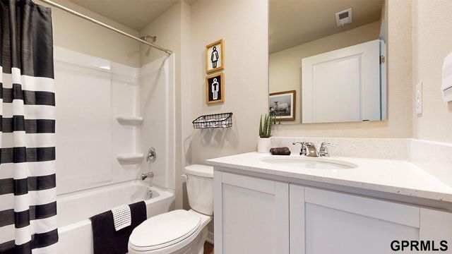 18402 Aurora Street, Omaha, NE 68136