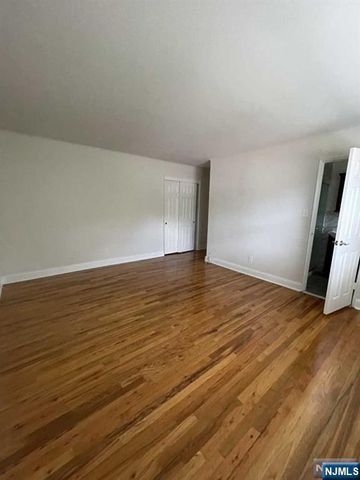 280-320 Oak Street 284D, Ridgewood, NJ 07450