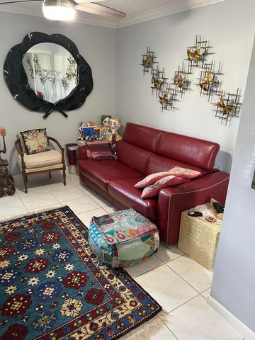 10271 N Circle Lake Drive, Boynton Beach, FL 33437