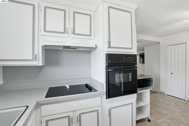 6635 Maple Dr, Dublin, CA 94568