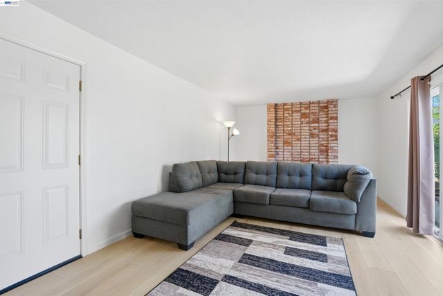 6635 Maple Dr, Dublin, CA 94568