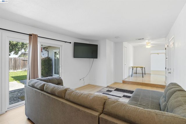 6635 Maple Dr, Dublin, CA 94568