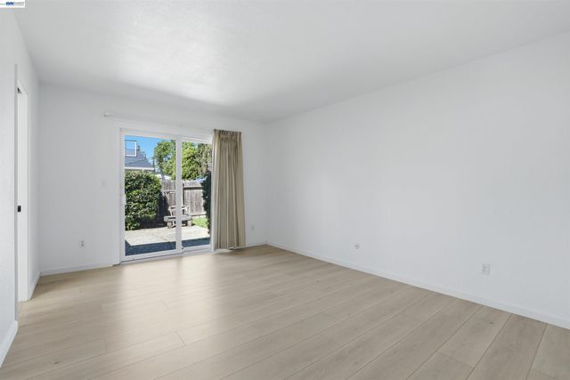 6635 Maple Dr, Dublin, CA 94568