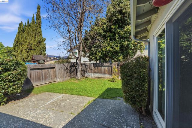 6635 Maple Dr, Dublin, CA 94568