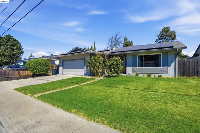 6635 Maple Dr, Dublin, CA 94568