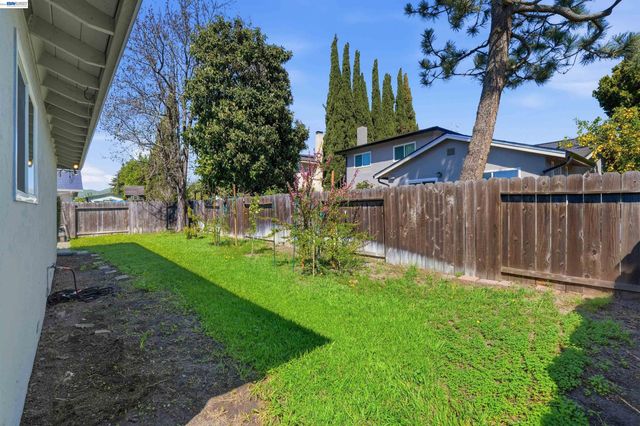 6635 Maple Dr, Dublin, CA 94568