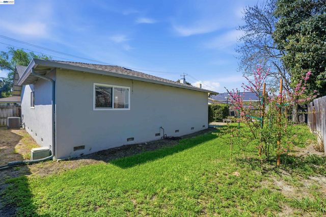 6635 Maple Dr, Dublin, CA 94568