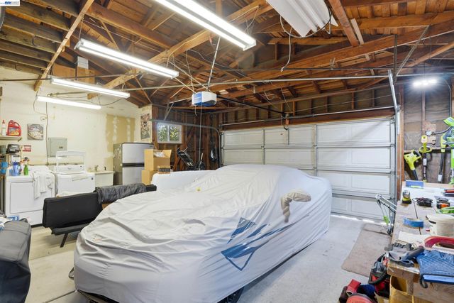 6635 Maple Dr, Dublin, CA 94568