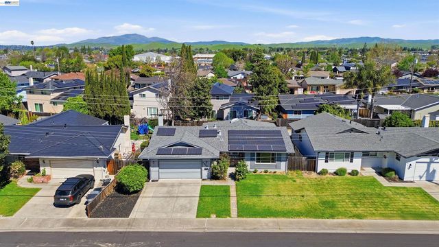 6635 Maple Dr, Dublin, CA 94568