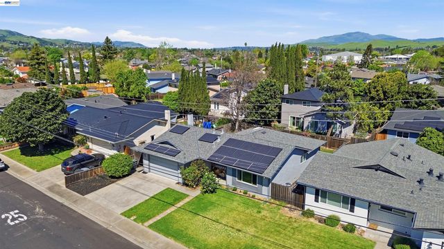 6635 Maple Dr, Dublin, CA 94568