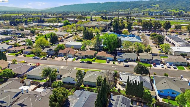 6635 Maple Dr, Dublin, CA 94568