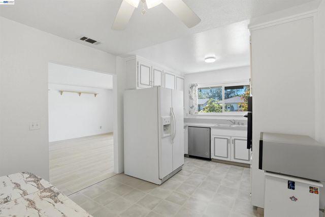 6635 Maple Dr, Dublin, CA 94568