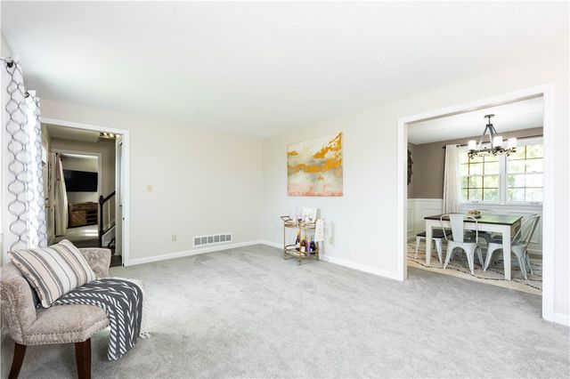 3049 Seminole Ct, Hampton, PA 15044