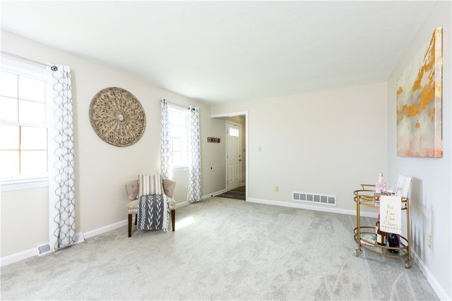 3049 Seminole Ct, Hampton, PA 15044