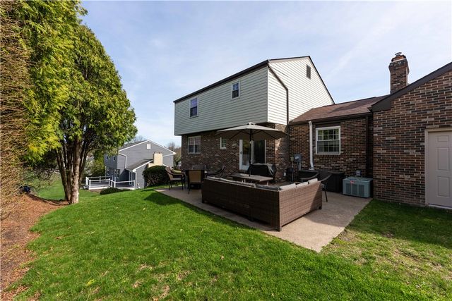 3049 Seminole Ct, Hampton, PA 15044