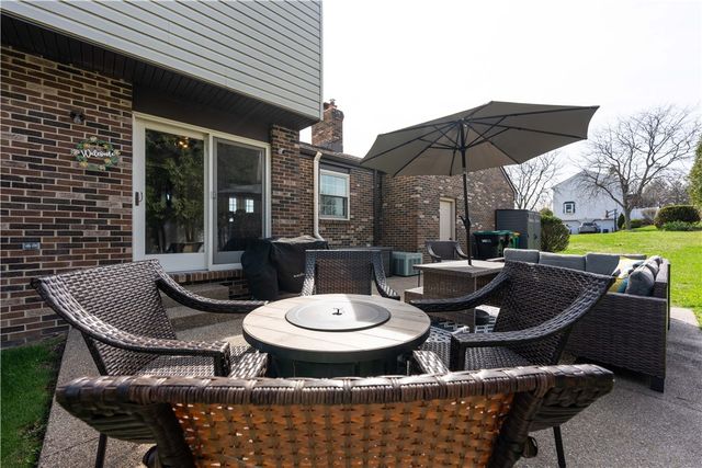 3049 Seminole Ct, Hampton, PA 15044