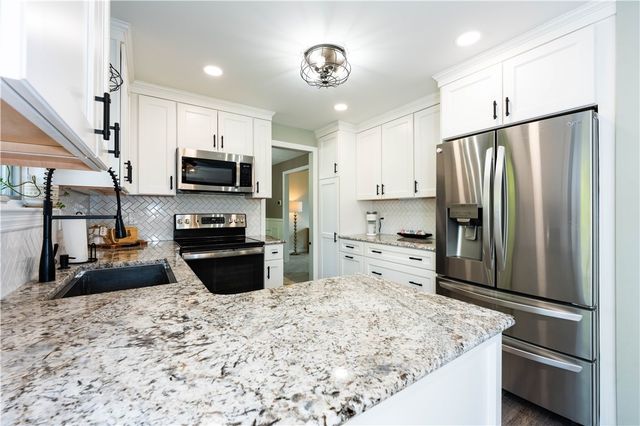 3049 Seminole Ct, Hampton, PA 15044